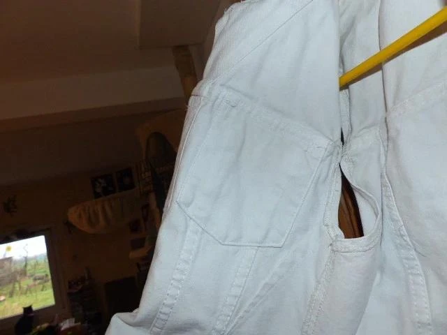 Sleeveless white denim jacket – photo 4